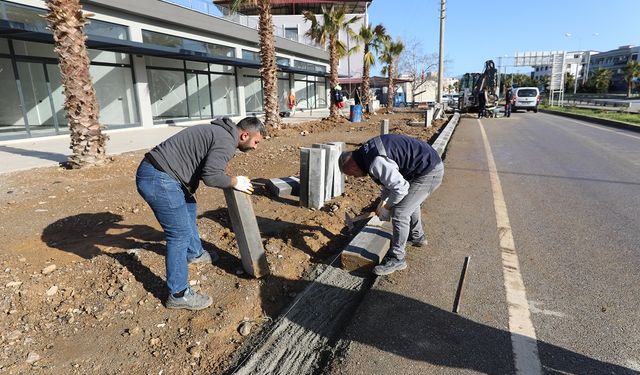 Menderes’te kaldırım çalışmaları devam ediyor