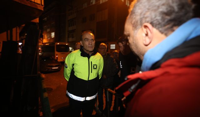 Metrekareye 80 kilo yağış düştü, İzmir’de seferberlik ilan edildi