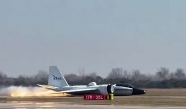 NASA araştırma uçağı alev aldı!