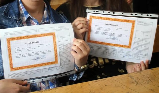 Karne heyecanı yaşandı: En anlamlı karne tebrik mesajları