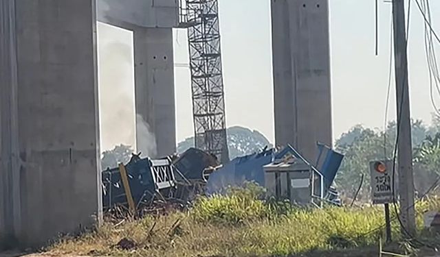 Trenin üzerine vinç düştü! En az 22 ölü, 30 yaralı