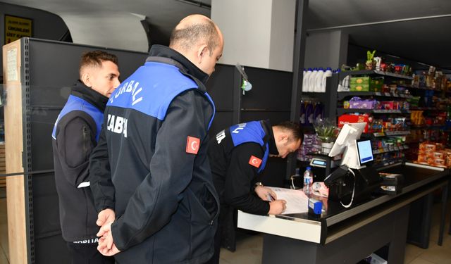 Torbalı’da halk sağlığını tehdit eden marketlere mühür