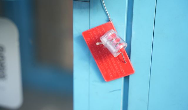 Torbalı’da tarihi geçmiş ürün satan marketlere sert müdahale