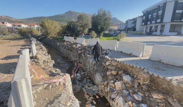 Yeni Foça’da yarım kalan kazı mahalleyi ikiye böldü