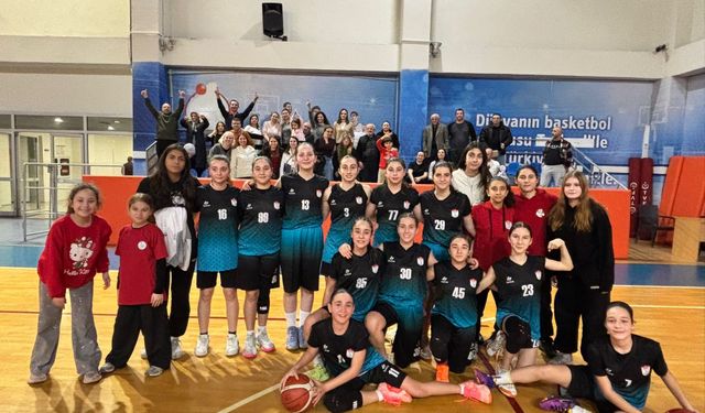 Bayraklı U14 Kız Basketbol Takımı İzmir şampiyonu oldu