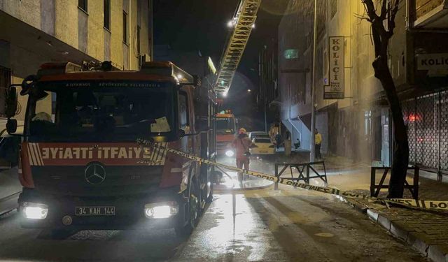 Bağcılar'da 4. kattaki iş yerinde yangın çıktı