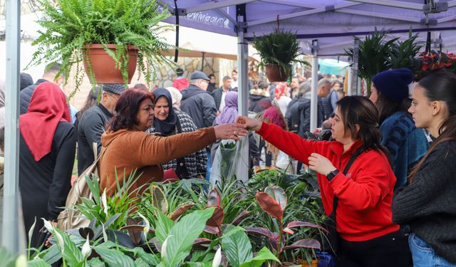 Bayındır’da resmi program durdu, ziyaretçi akını durmadı