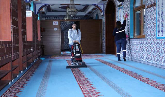 Bayraklı Ramazan ayına hazır