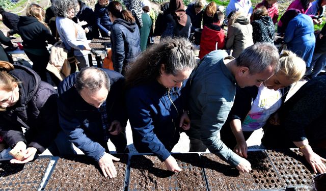 Bornova’da kadın emeği toprakla hayat buluyor