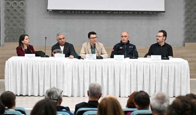 Bornova’daki deprem panelinde kritik mesaj