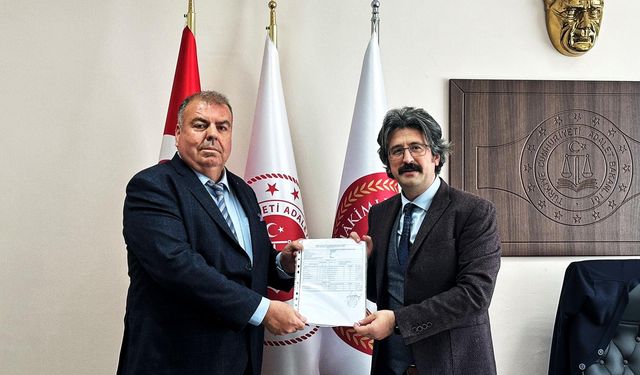 Çeşme Şoförler ve Otomobilciler Esnaf Odası Başkanı Ali Koparal mazbatasını aldı