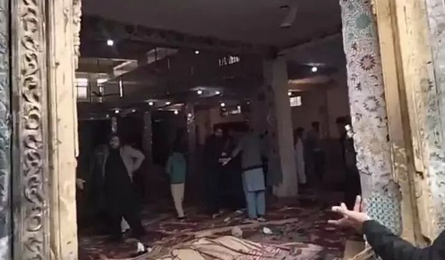 Pakistan'da camide şiddetli patlama!