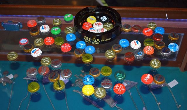 Koleksiyoner Tolga Bugakaptan İzmir’de gazozun tarihini anlattı