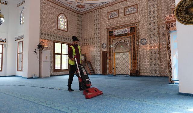 Dikili’de Ramazan öncesi camilerde temizlik seferberliği