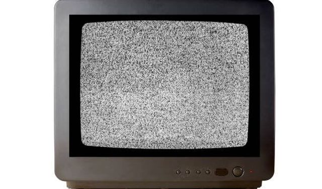 Ekranın ötesindeki gizli sinyal: TV izlerken beynimiz mi kontrol ediliyor?