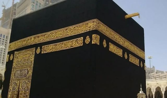 Epstein belgelerinde Kabe örtüsü iddiası! 'En az 10 milyon Müslüman dokunmuştur'