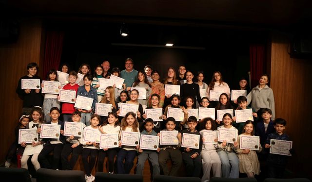 Folkart Academy’de çocuklar mezuniyet heyecanı yaşadı