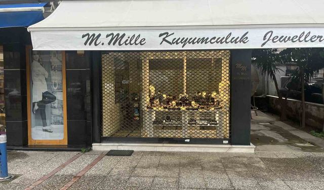 İzmir'de kuyumcuya silahlı soygun girişimi