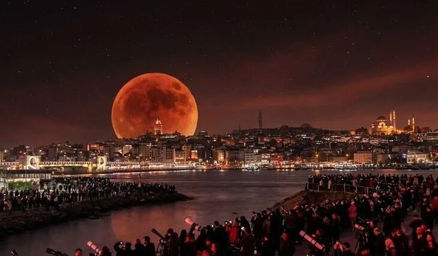 Kanlı Ay Tutulması ne zaman, saat kaçta, Türkiye'den izlenir mi? Gökyüzü kırmızıya bürünecek