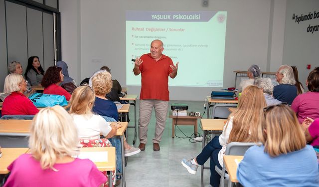 Karşıyaka 3. Yaş Üniversitesi’nde yeni dönem başladı