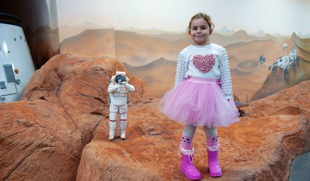 Karşıyaka’da minikler uzay deneyimi yaşadı