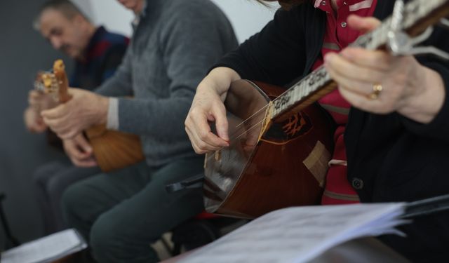 Konak’ta bağlama büyüsü: Herkes kursa koşuyor!