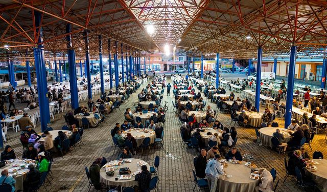 Seferihisar’da Ramazan dayanışması büyüyor
