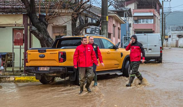 Torbalı’da yağış seferberliği: Başkan Demir ekiplerle sahada