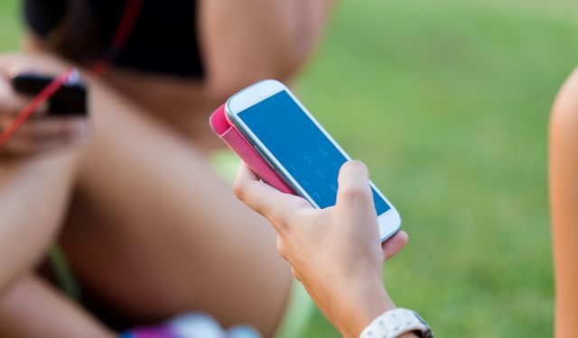 Ebeveynlerin TikTok takibi gençlerle güven sorunu yaratıyor