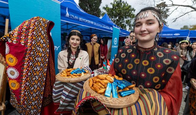 İzmir’de Bahar Bayramı coşkusu: Zeytin Sahne bahar renkleriyle kuşandı