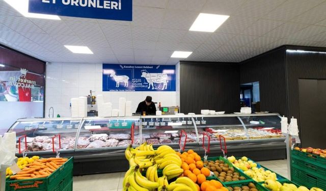 Balçova’da sosyal market kapılarını açtı, uygun fiyatlı gıda sunuyor