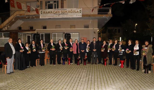 Bayındır’da 'Ramazan Sokağı' müzik ve çiçeklerle şenlendi