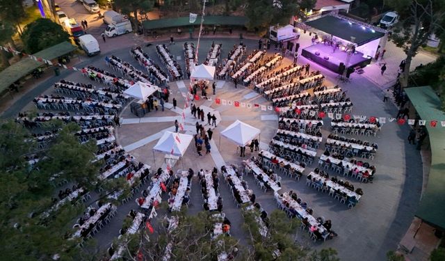 Bornova’da Kadir Gecesi’nde binler aynı sofrada buluştu