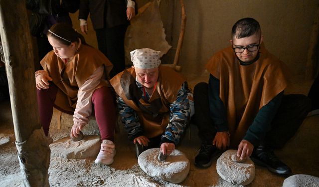 Bornova’da minikler tohum toplarıyla doğayı yeniden yeşertti