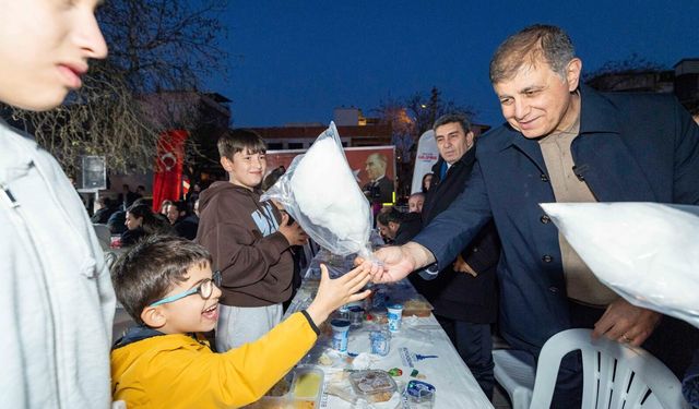 Çamdibi’nde binlerce kişiyi buluşturan iftar sofrası