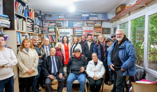 Edebiyat tutkunlarıyla sıcak buluşma