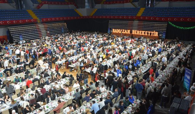 İzmir’de üniversiteli gençler ‘Kampüs İftarları’nda buluştu