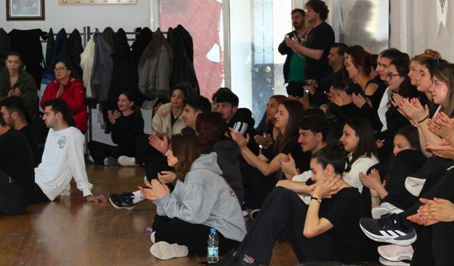 EÜ’de sahne arkasının görünmeyen kahramanları konuşuldu