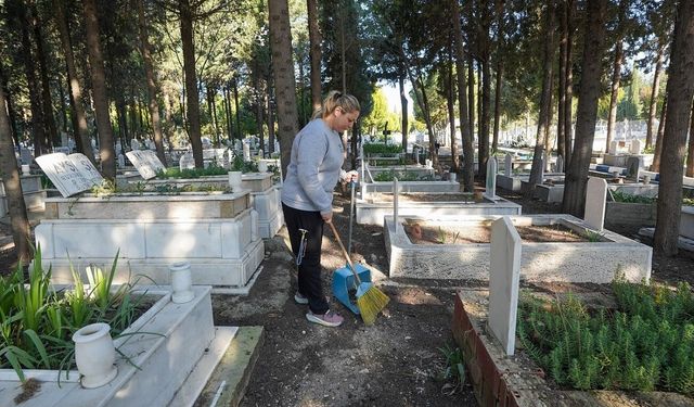 Bayram öncesi mezarlıklarda kapsamlı temizlik
