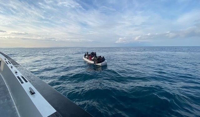 İzmir açıklarında göçmen operasyonu: 69 kişi yakalandı