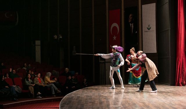 Torbalı’da tiyatro şöleni: ‘Don Kişot’ miniklerle buluştu