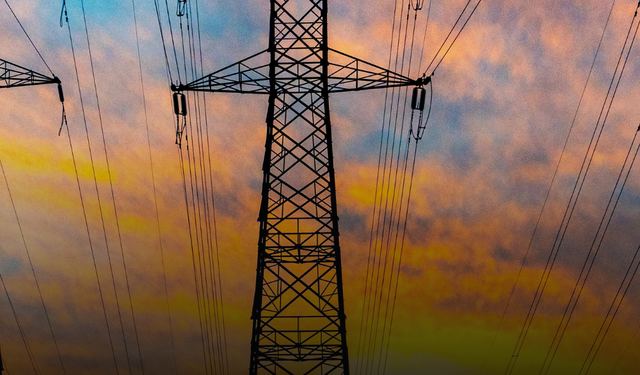 İzmir'de kapsamlı elektrik kesintisi: 14 ilçe etkilenecek!