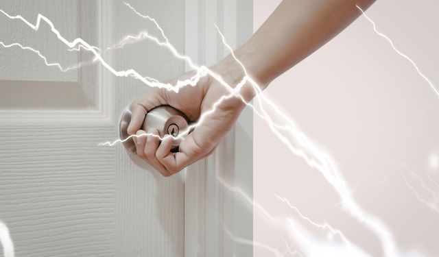 Kapı koluna dokunduğunuzda neden çarpılıyorsunuz? Uzmanlardan şaşırtan açıklama!