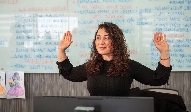 Karşıyaka'da mesai öncesi ofis egzersizi