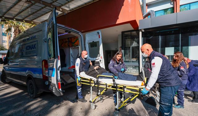 Konak’ın hasta nakil hizmeti yüzleri güldürüyor