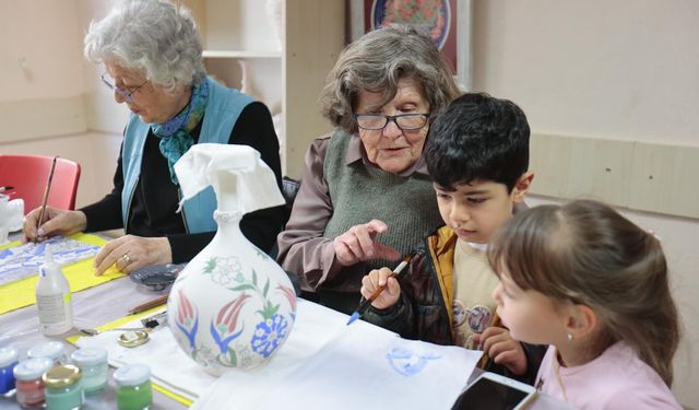 Konak İleri Yaş Merkezi’nde bayram coşkusu minik konuklarla taçlandı