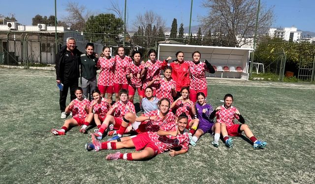 Konak Belediyespor U-17 kızları liderliği bırakmadı