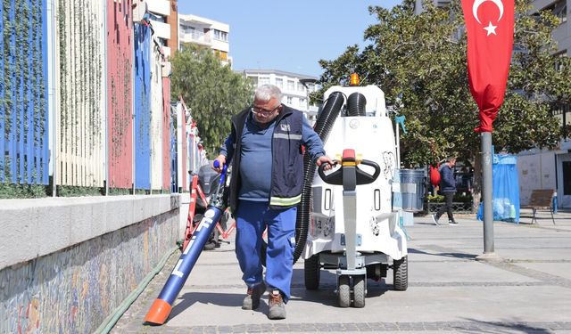 Konak’ta temizlik artık ‘fil’ ile hızlı