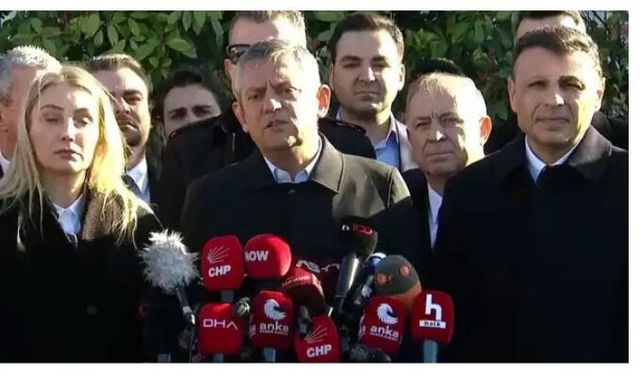 Özgür Özel'den İBB davası açıklaması: 'Mahkeme heyeti yargılamayı bile başlatamadı'