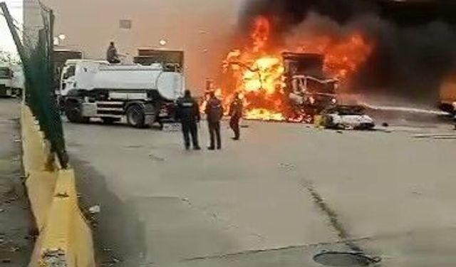 Sınırda korkutan patlama: Tır küle döndü